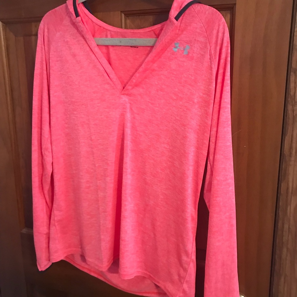 Hooded vneck long sleeve top